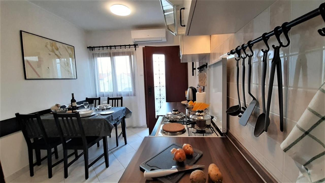 Apartments Nadia Sokolic Nerezine Exterior photo