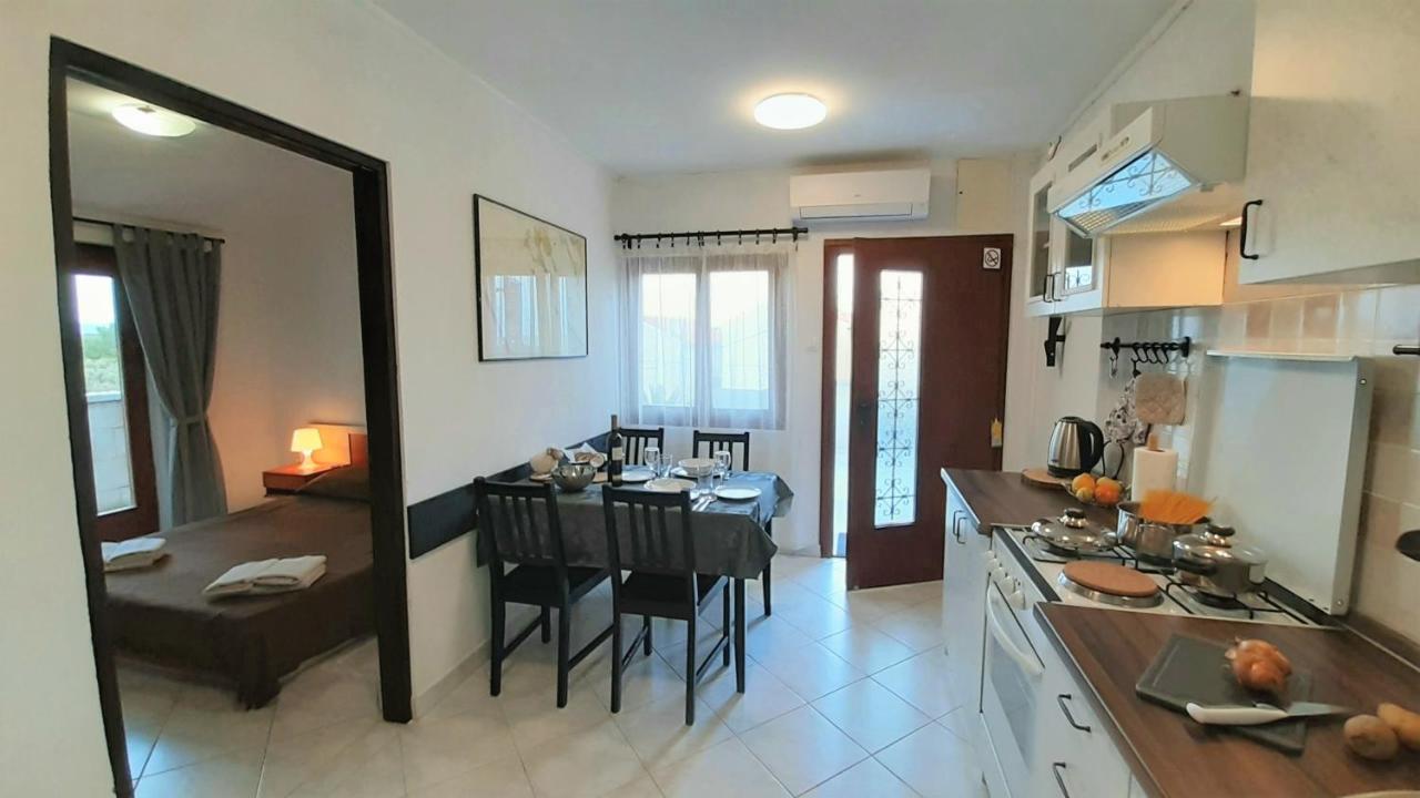 Apartments Nadia Sokolic Nerezine Exterior photo